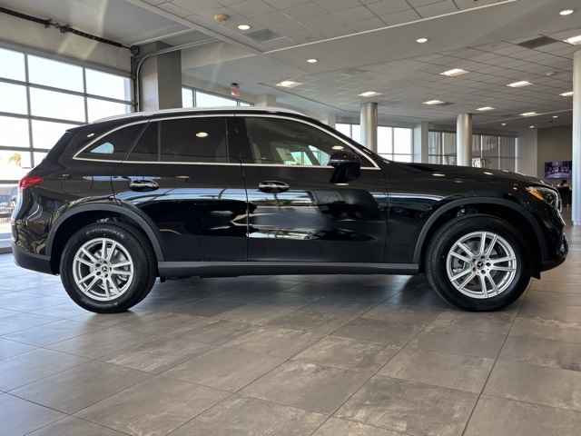 2026 Mercedes Benz GLC 300 4MATIC photo 2