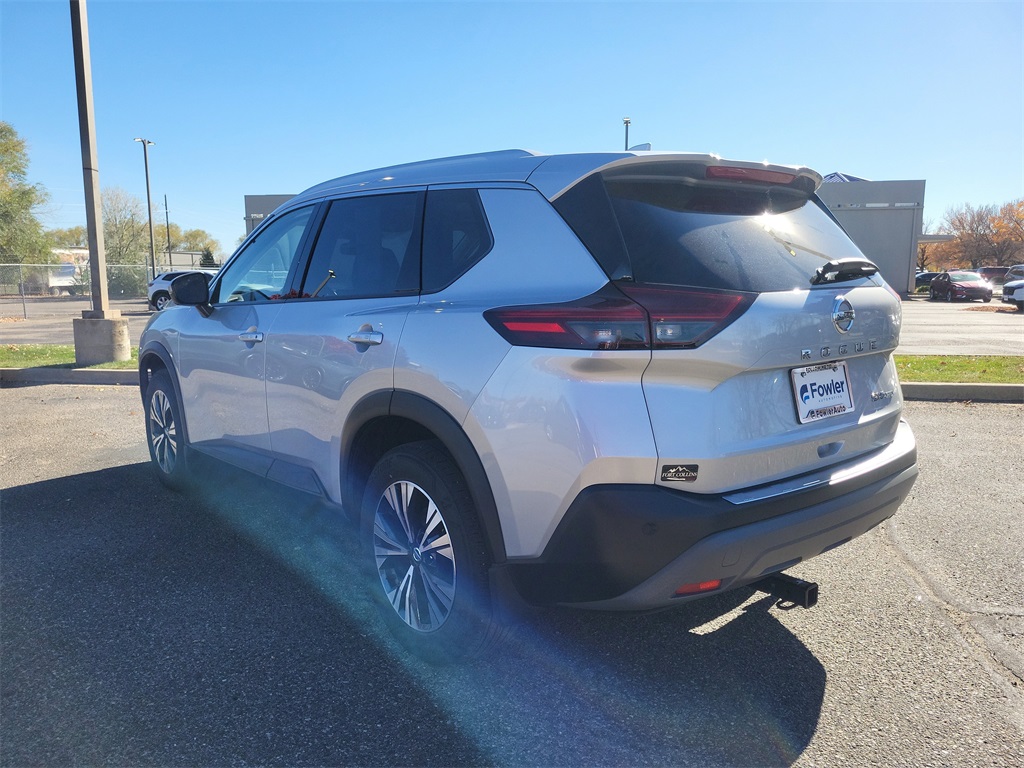2021 Nissan Rogue SV photo 3