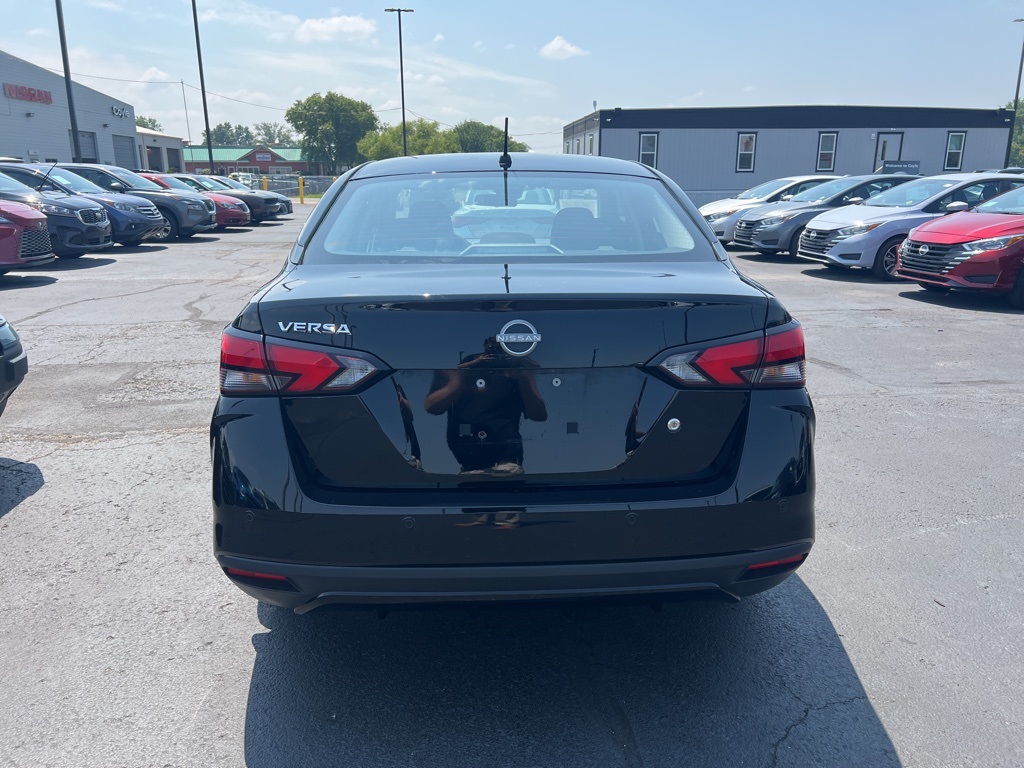 2024 Nissan Versa 1.6 S photo 4