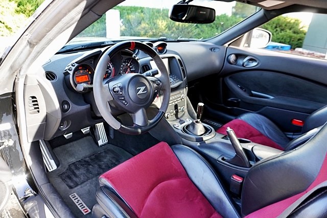 Used 2020 Black Nissan Nismo image 25