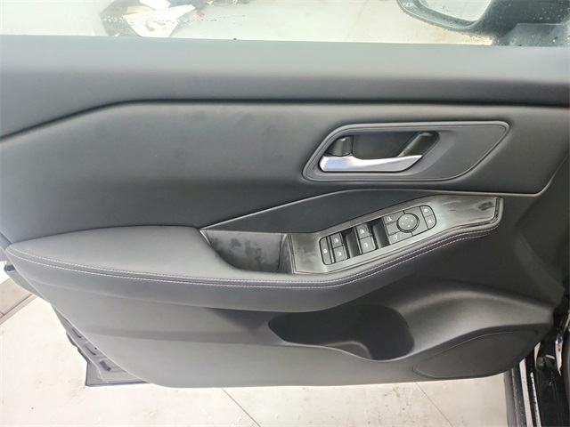 2025 Nissan Rogue SV photo 26