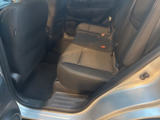2018 Nissan Rogue SV photo 9