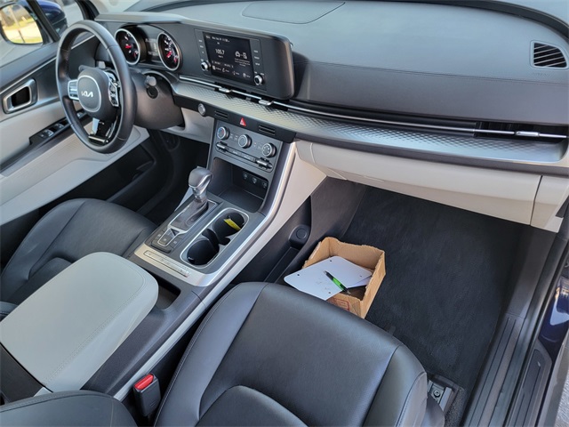 2024 Kia Carnival LX photo 19