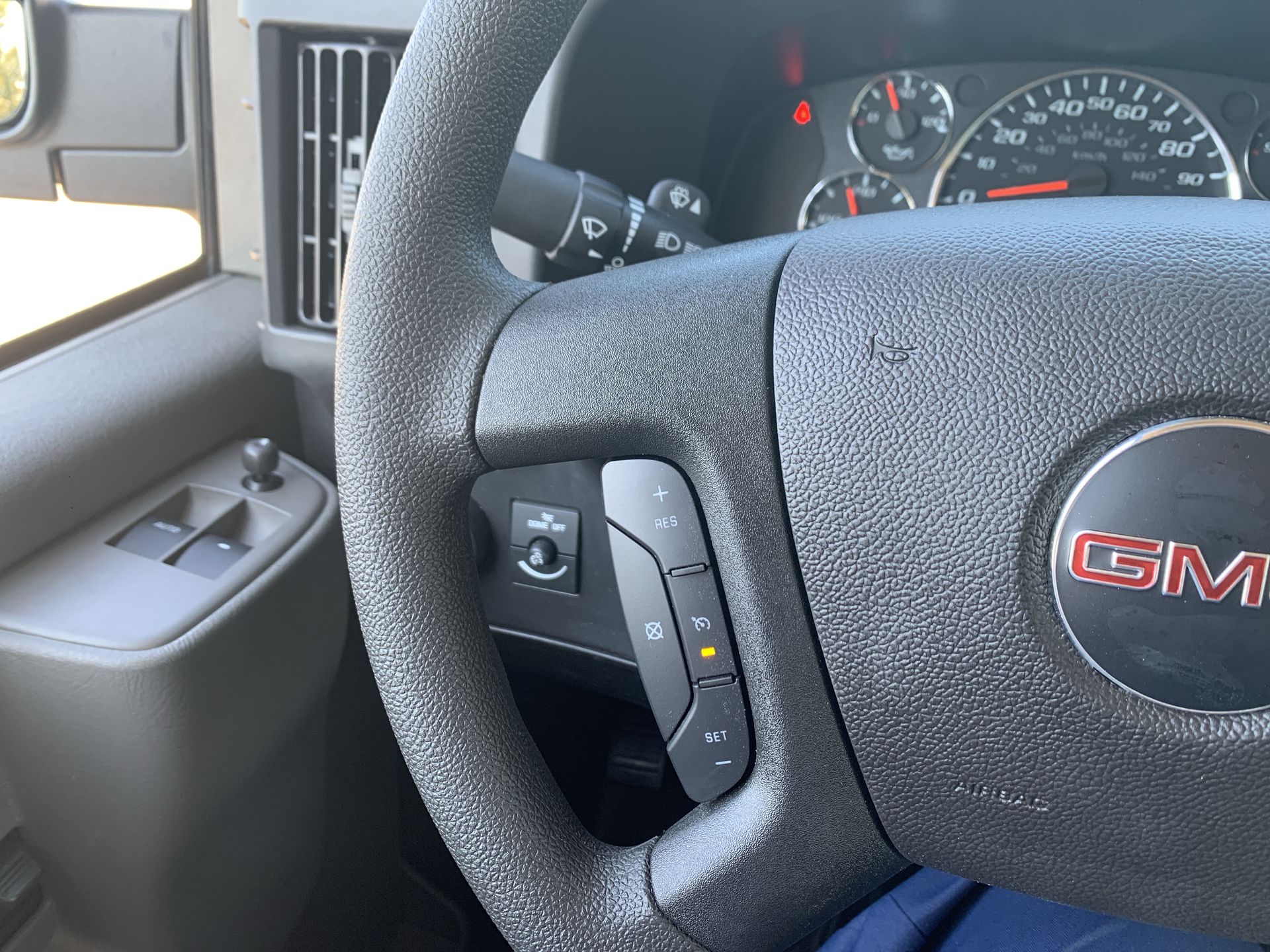 2025 Gmc Savana Cutaway 3500 photo 32