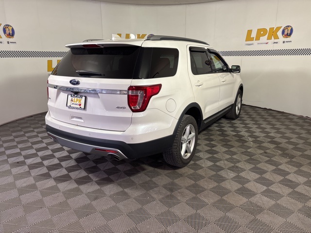 2016 Ford Explorer XLT photo 3