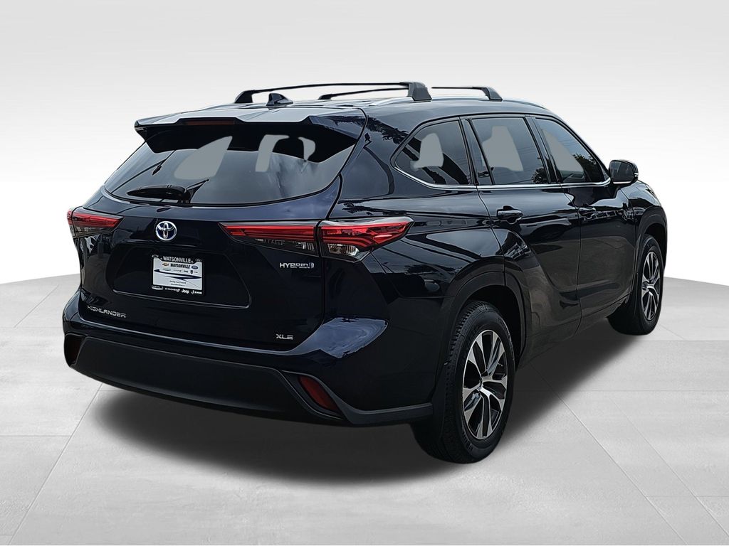 2022 Toyota Highlander Hybrid XLE photo 2