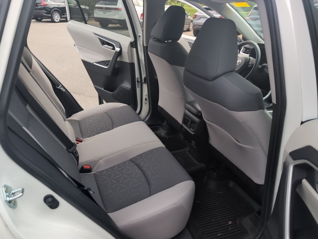 2023 Toyota RAV4 XLE photo 11