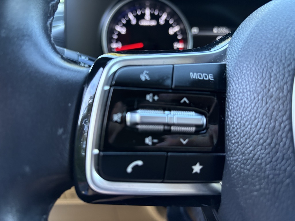 2024 Kia Carnival LX photo 11