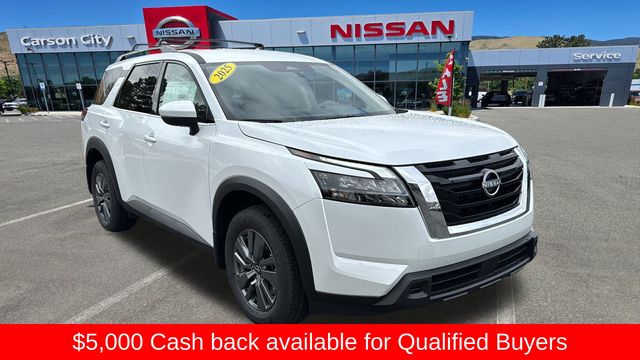 2025 Nissan Pathfinder SV's photo