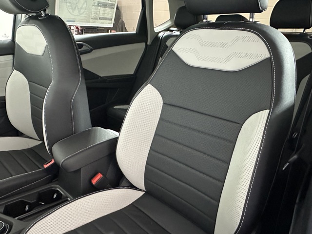 2025 Volkswagen Taos SEL photo 16