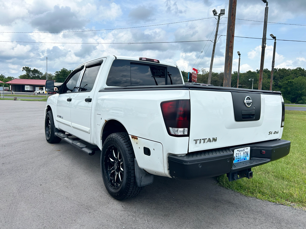 2011 Nissan Titan SV Crew Cab photo 4