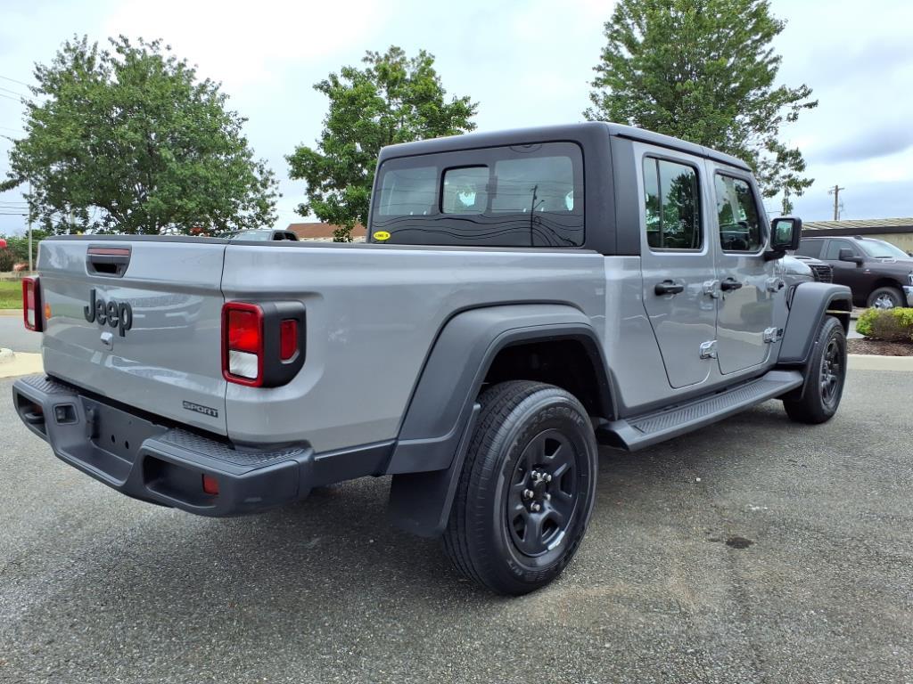 2021 Jeep Gladiator Sport photo 4