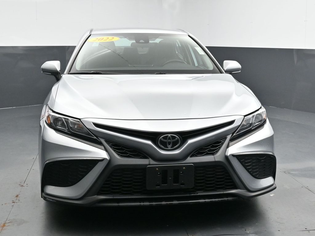 2022 Toyota Camry SE photo 2
