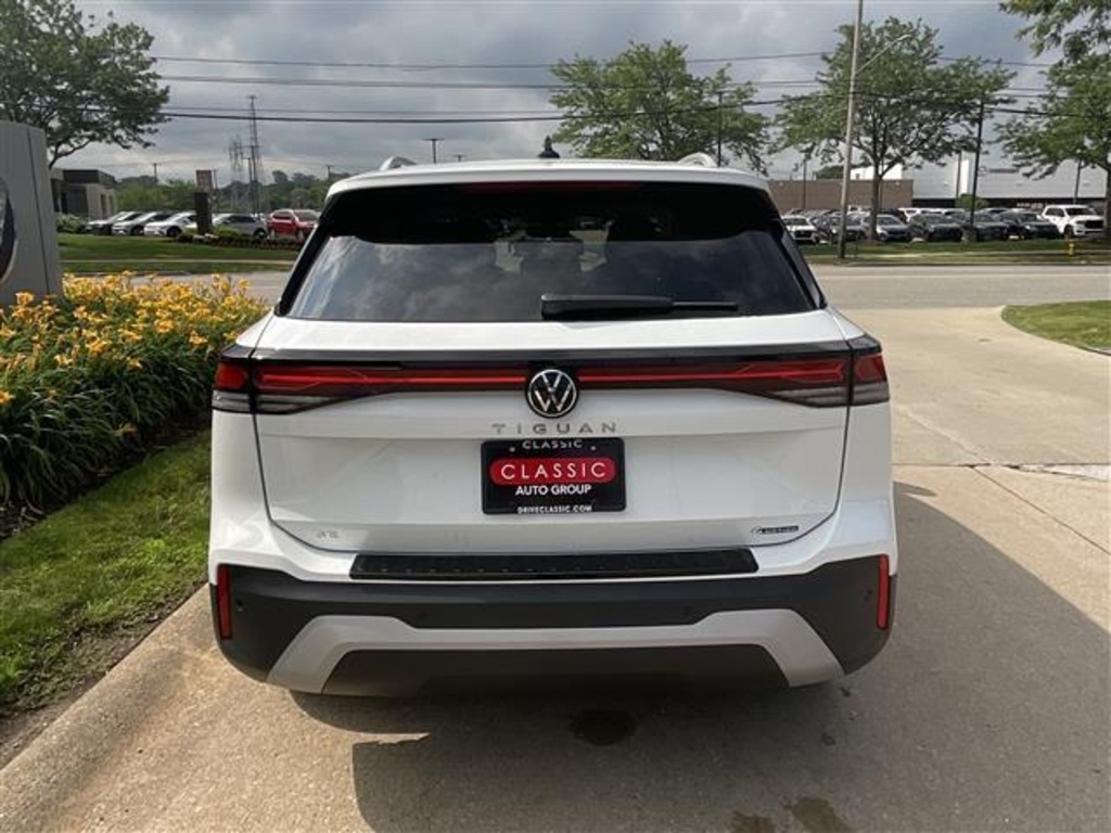 2025 Volkswagen Tiguan SE photo 3