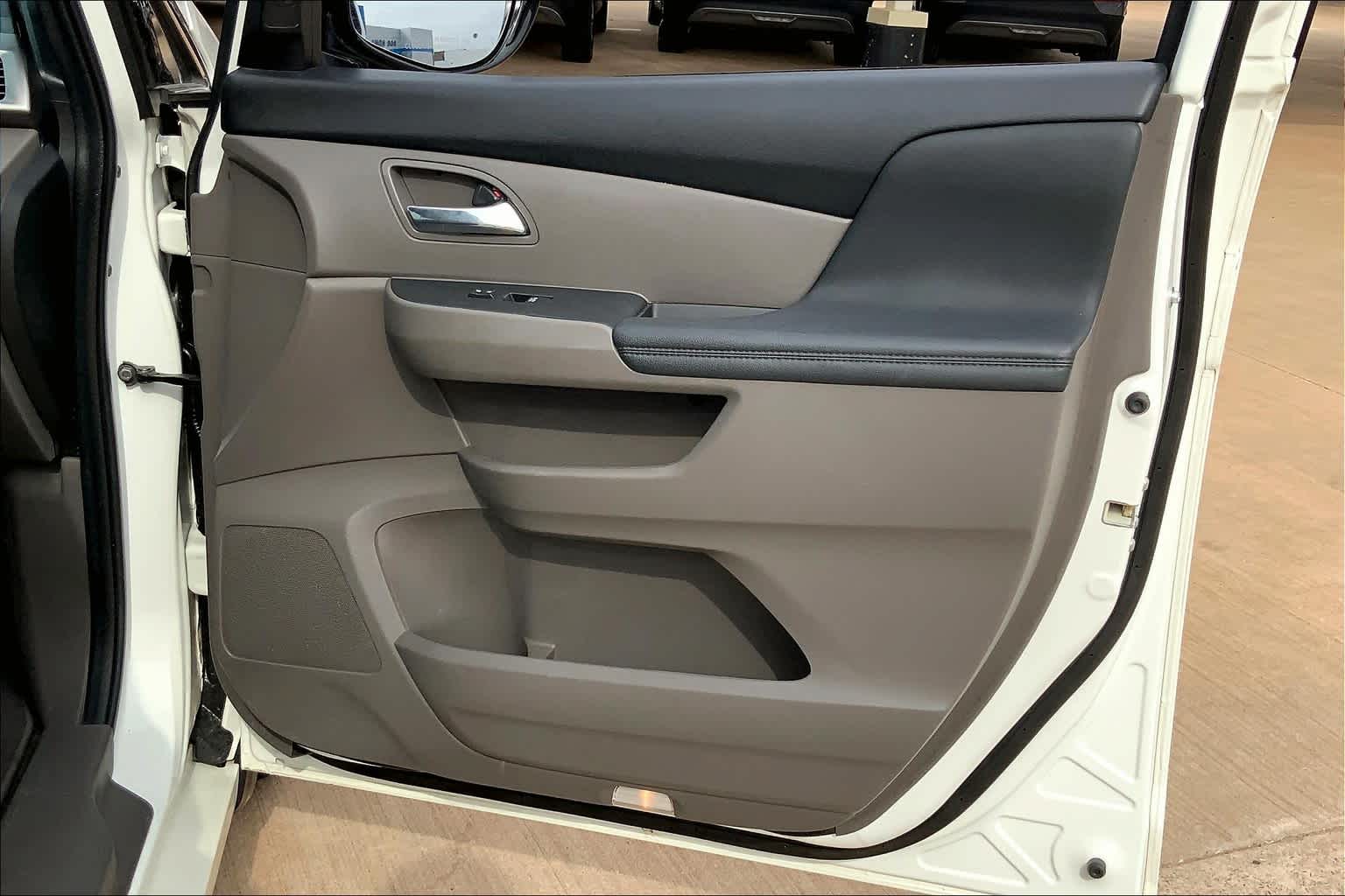 2015 Honda Odyssey Touring Elite photo 19