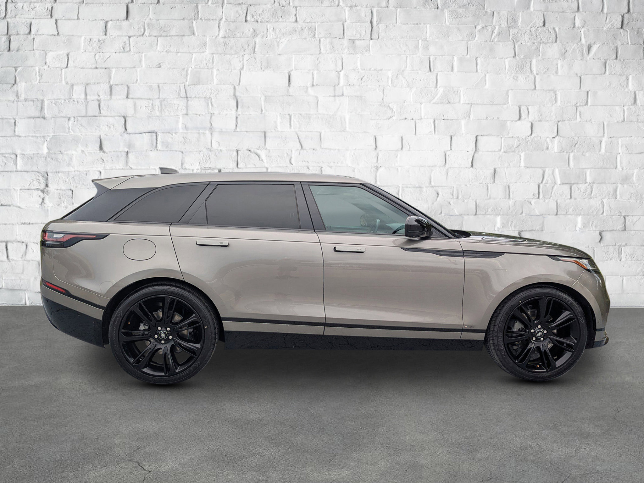 2021 Land Rover Range Rover Velar R-Dynamic S photo 5
