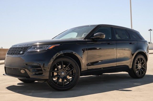 2026 Land Rover Range Rover Velar Dynamic SE's photo