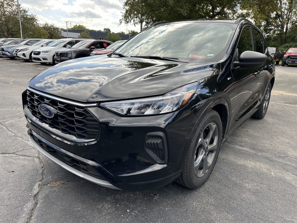2023 Ford Escape ST-Line photo 2