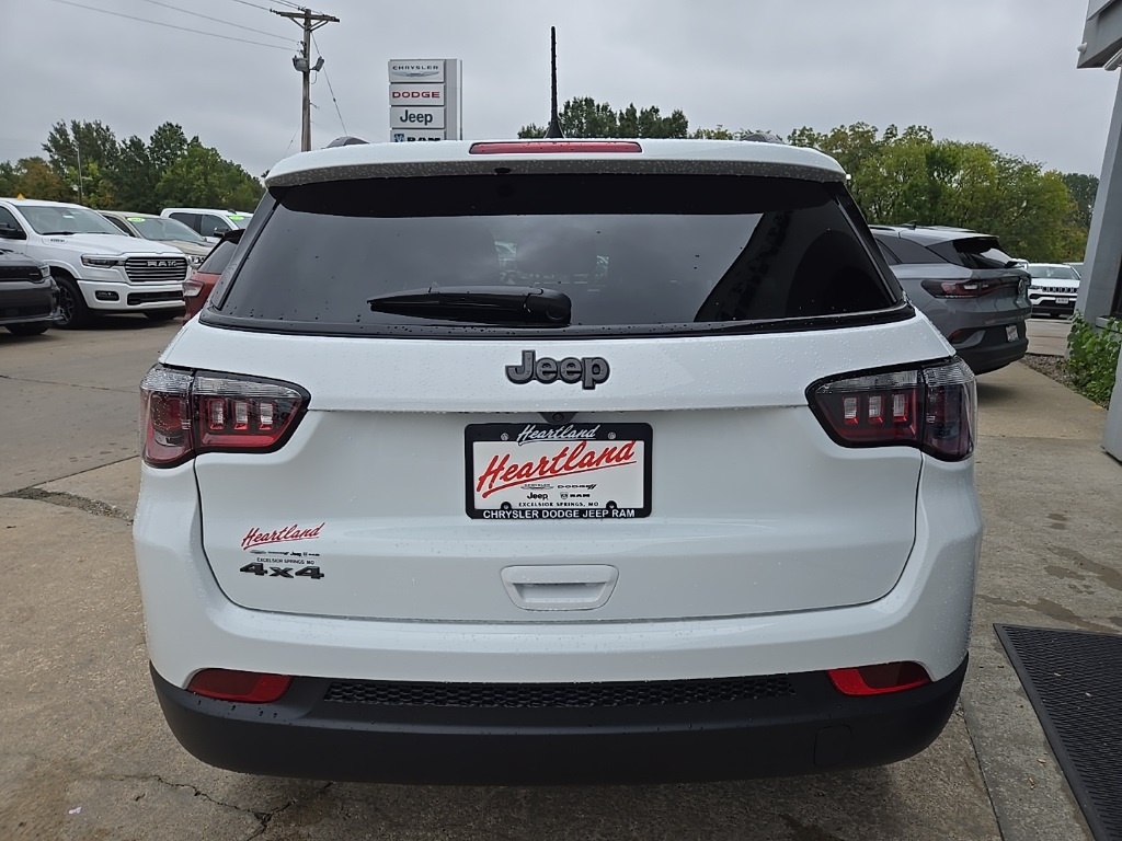 2026 Jeep Compass Latitude photo 4