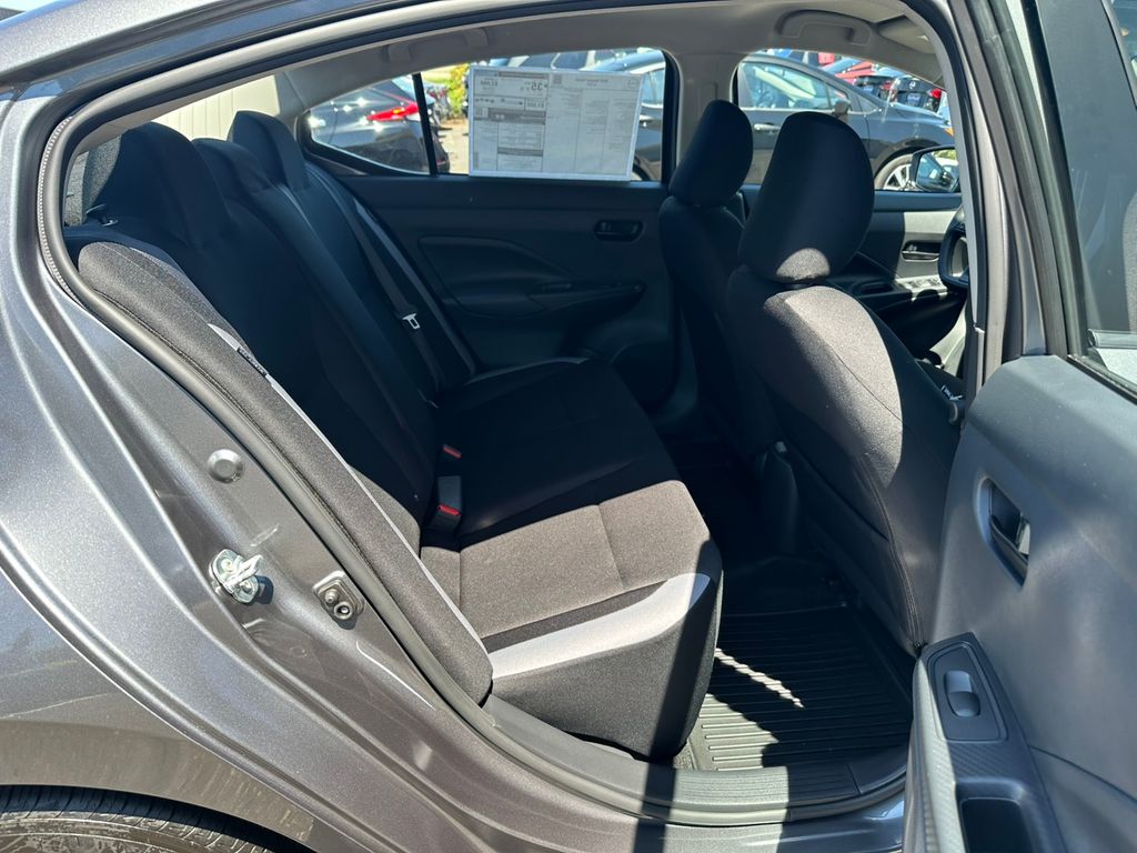 2025 Nissan Versa 1.6 S photo 23