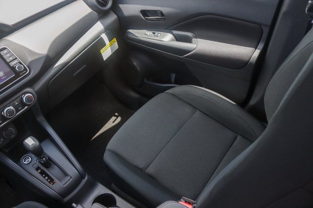 2025 Nissan Kicks Play S photo 20