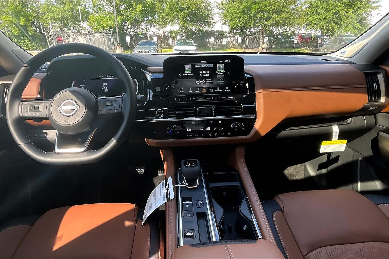 2024 Nissan Pathfinder Platinum photo 5