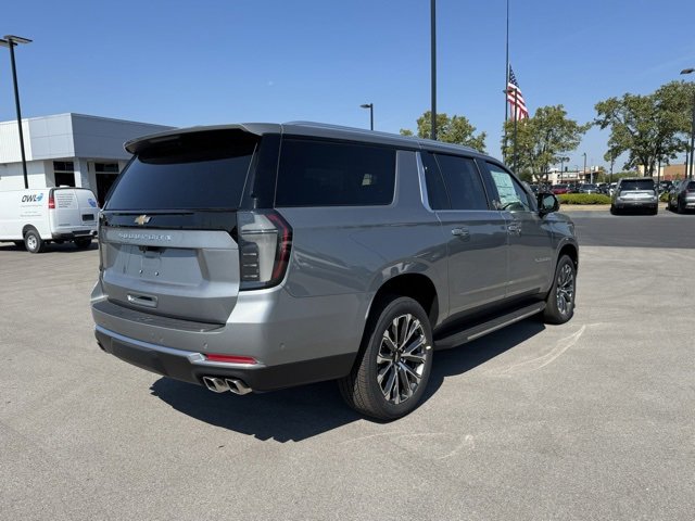 2025 Chevrolet Suburban High Country photo 3