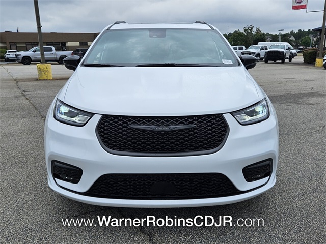 2026 Chrysler Pacifica Limited photo 2