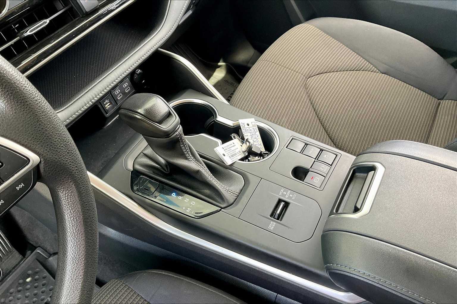 2023 Toyota Highlander L photo 43