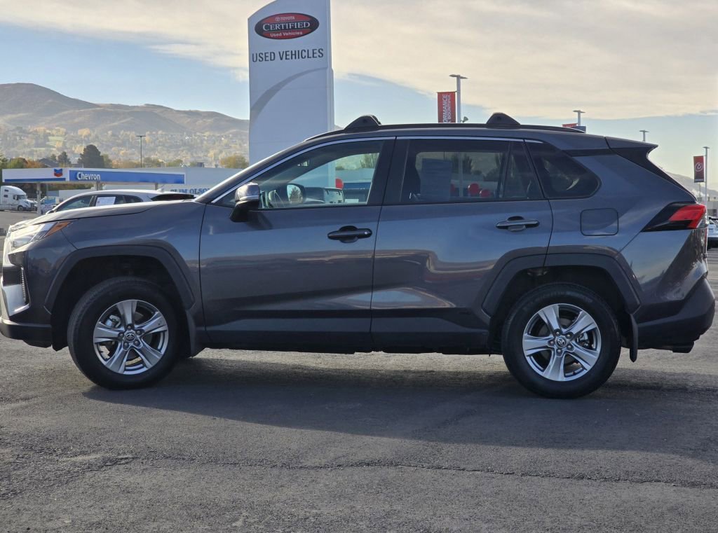 2024 Toyota RAV4 Hybrid XLE photo 2