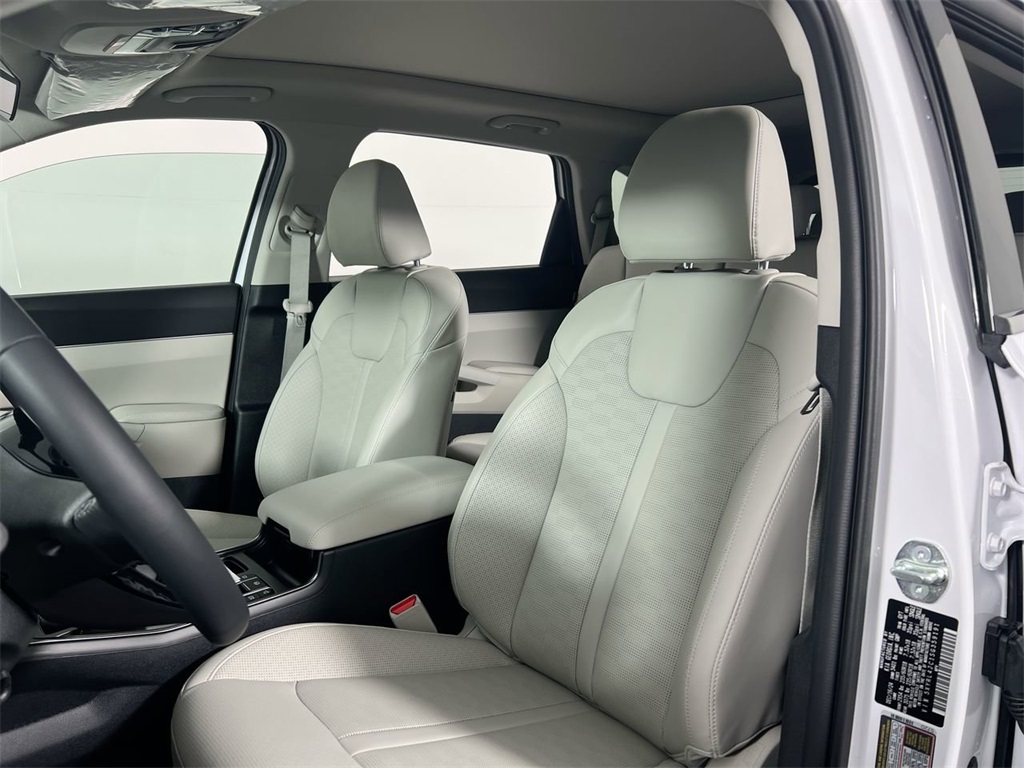 2025 Kia Sorento S photo 11