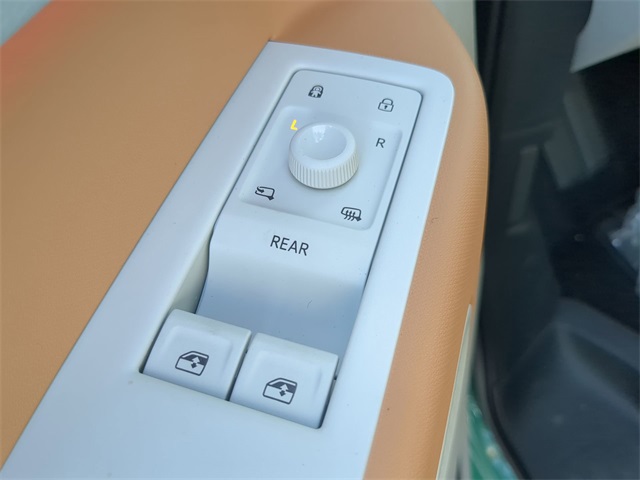 2025 Volkswagen ID. Buzz Pro Plus photo 18