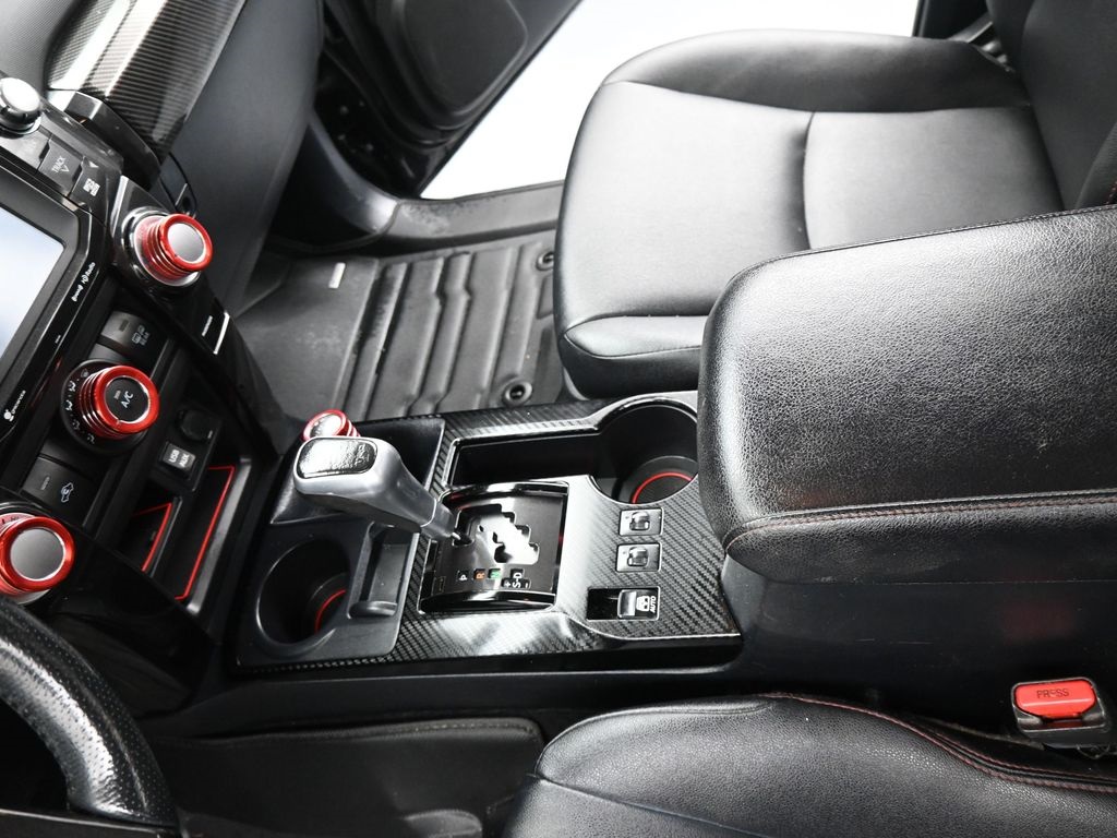 2017 Toyota 4Runner SR5 photo 2