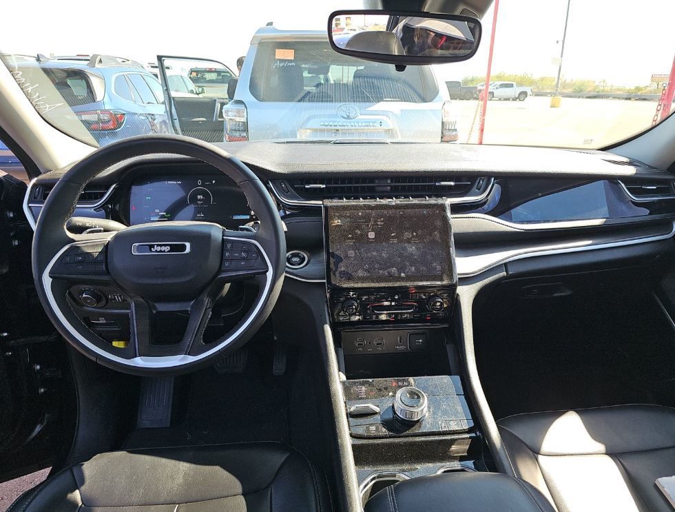 2023 Jeep Cherokee Base photo 3