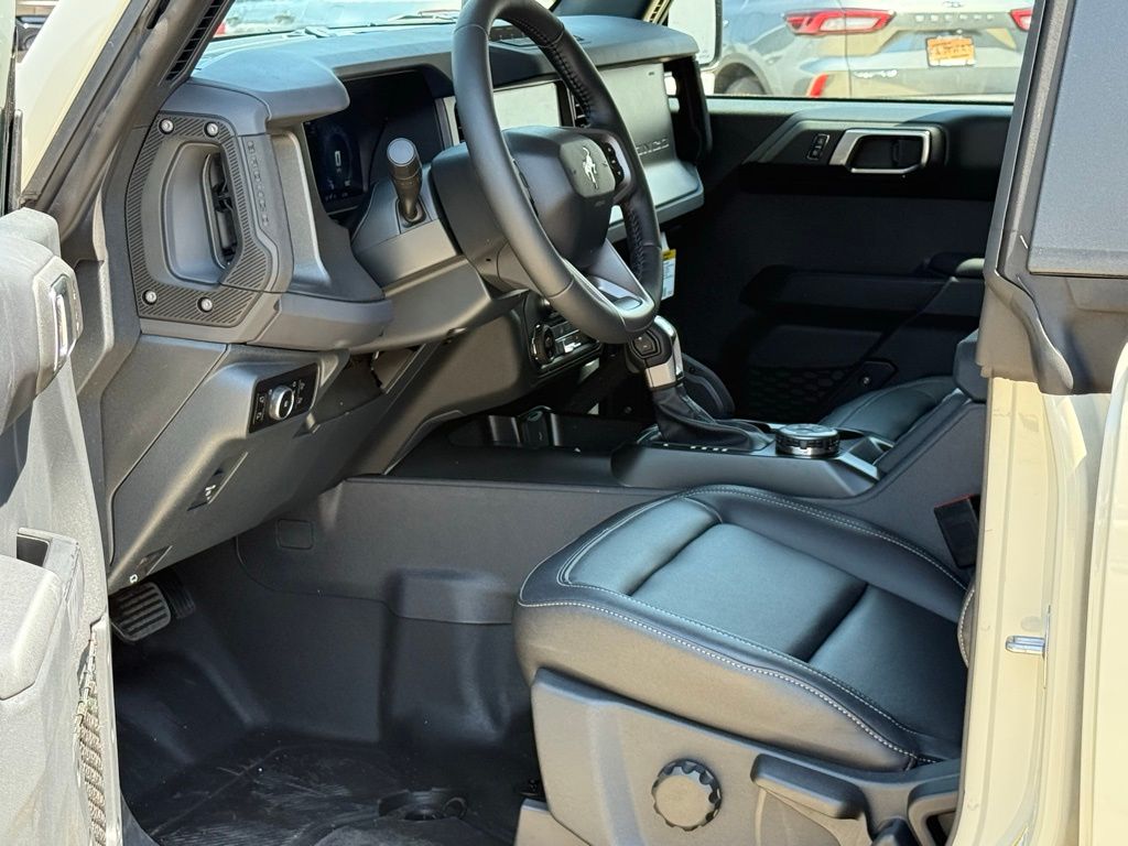2025 Ford Bronco Badlands photo 6
