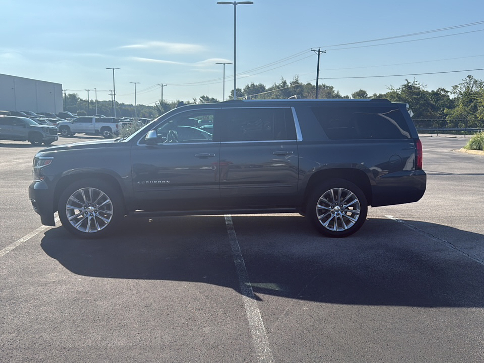 2019 Chevrolet Suburban Premier photo 2
