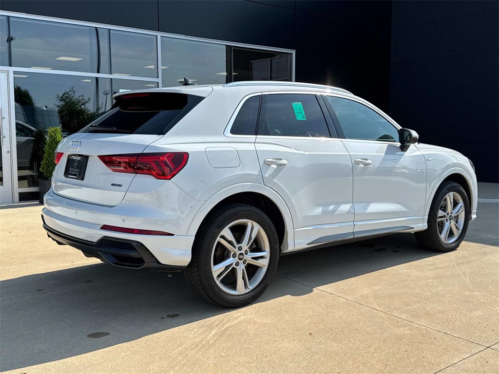 2022 Audi Q3 S line Premium Plus photo 2