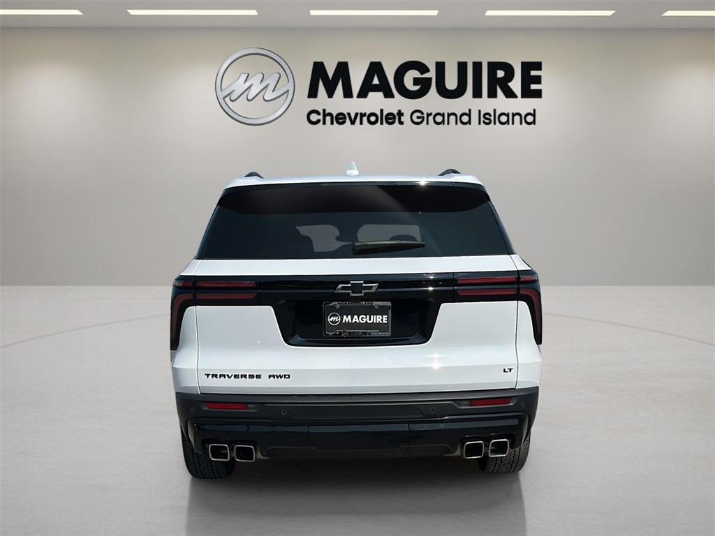 2024 Chevrolet Traverse photo 2