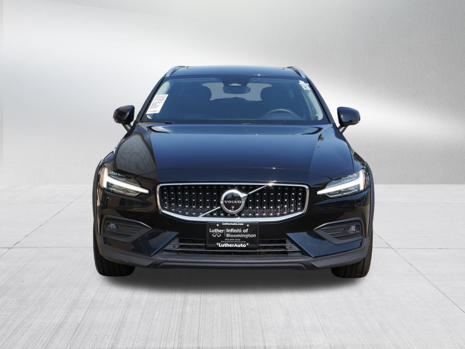 2024 Volvo V60 Cross Country Plus photo 2