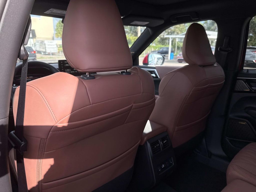 2025 Mitsubishi Outlander SEL GT photo 11