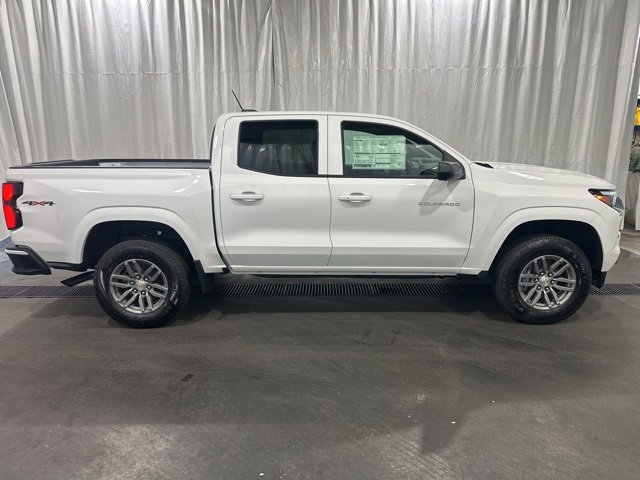 2025 Chevrolet Colorado Work Truck LT photo 2