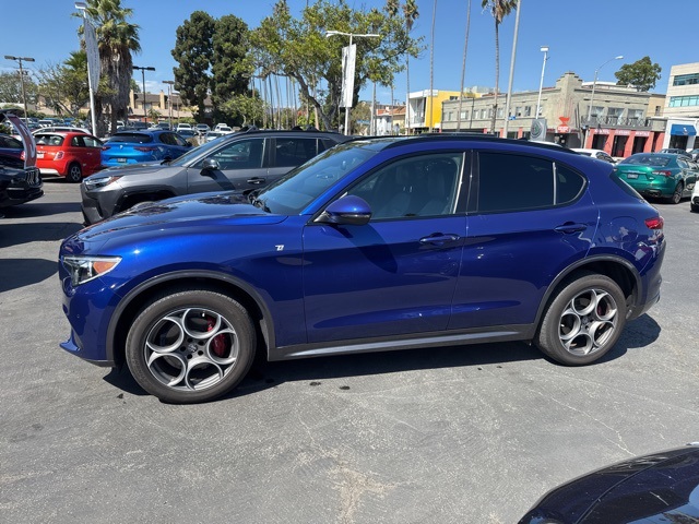 2022 Alfa Romeo Stelvio Ti photo 4