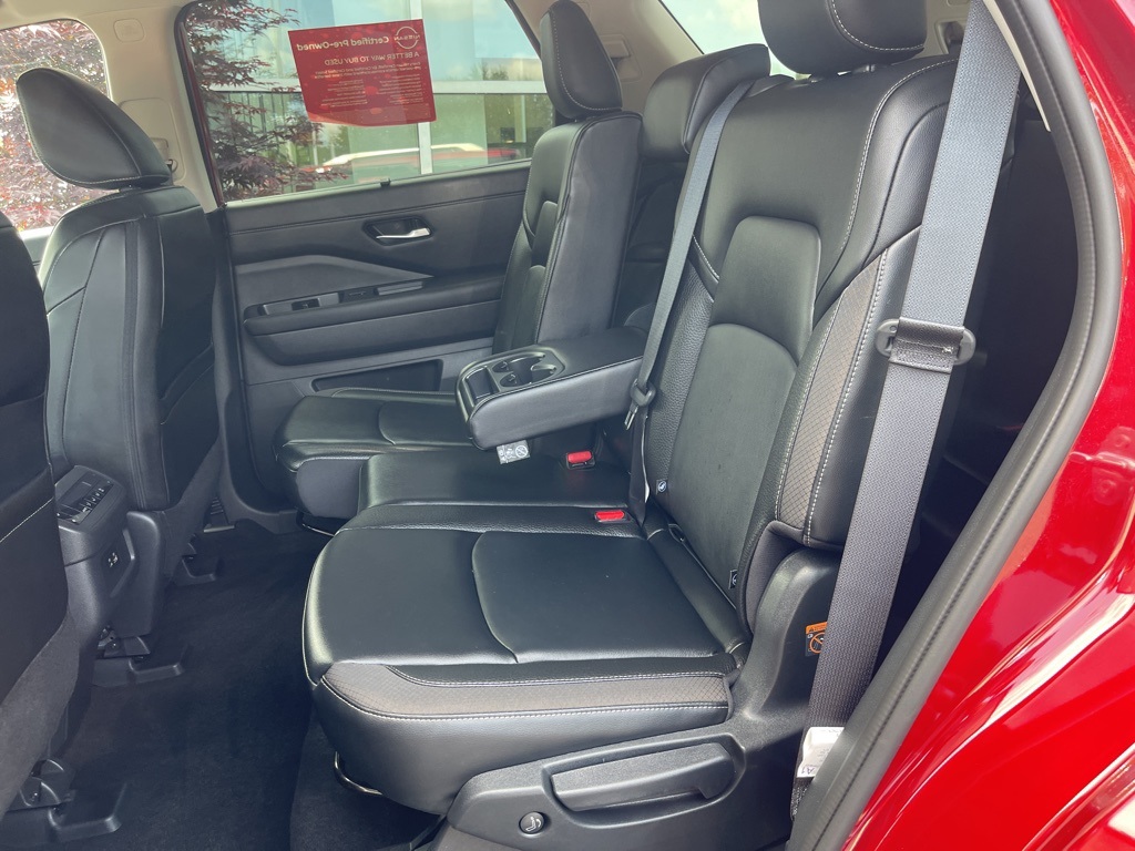2024 Nissan Pathfinder SL photo 18