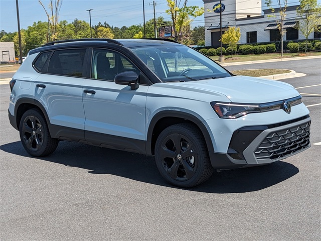 2025 Volkswagen Taos SE photo 2