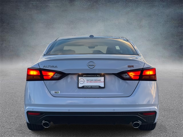 2025 Nissan Altima SR photo 3