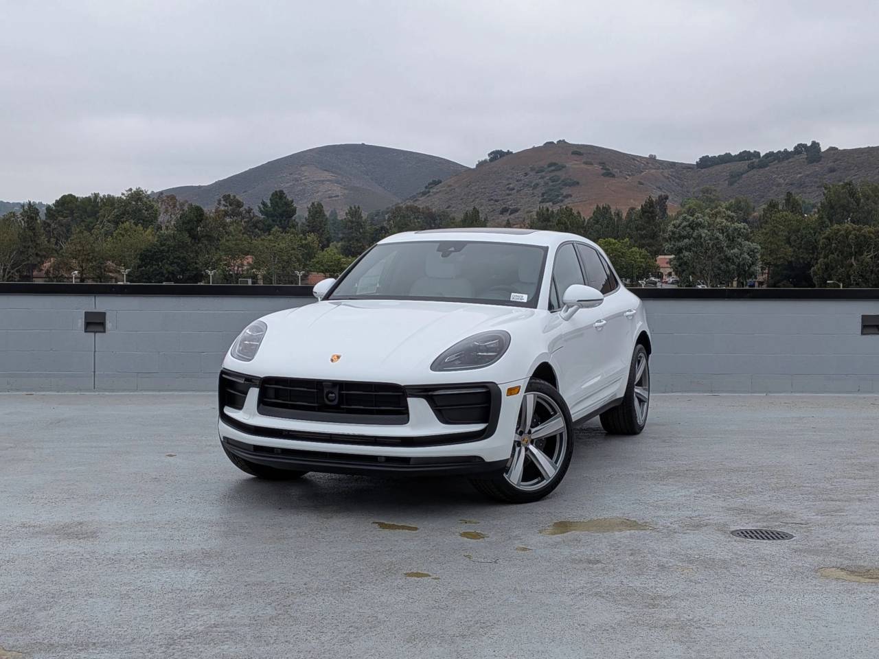 2025 Porsche Macan's photo