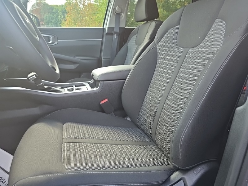 2025 Kia Sorento LX photo 22