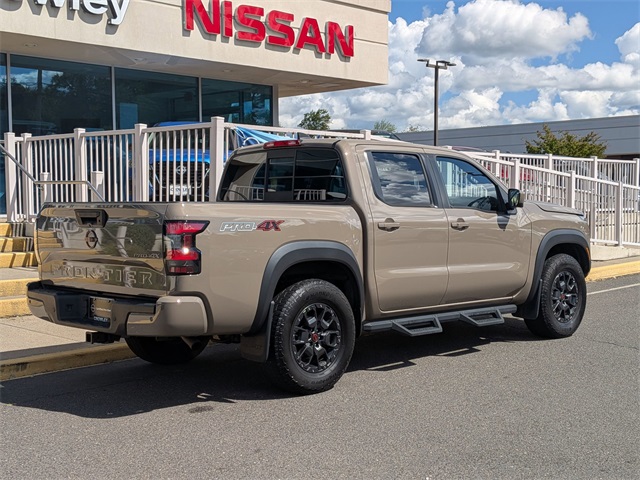2022 Nissan Frontier PRO-4X photo 2