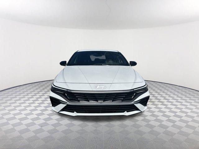 2025 Hyundai Elantra SEL Sport photo 2