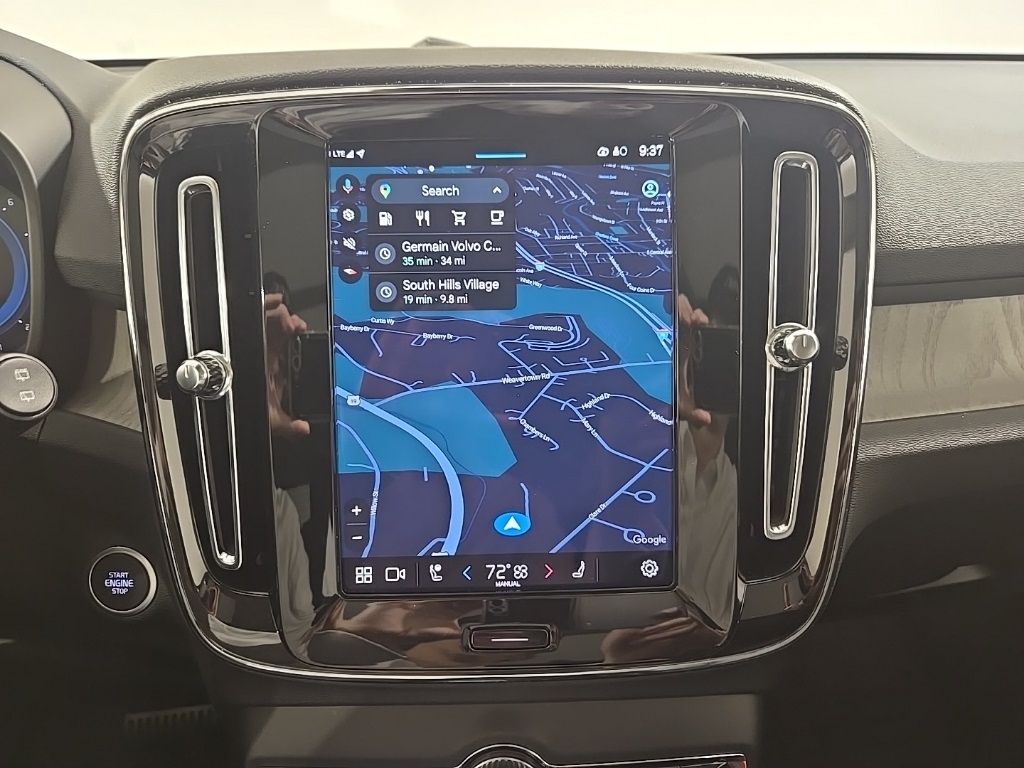 2025 Volvo XC40 Plus photo 19